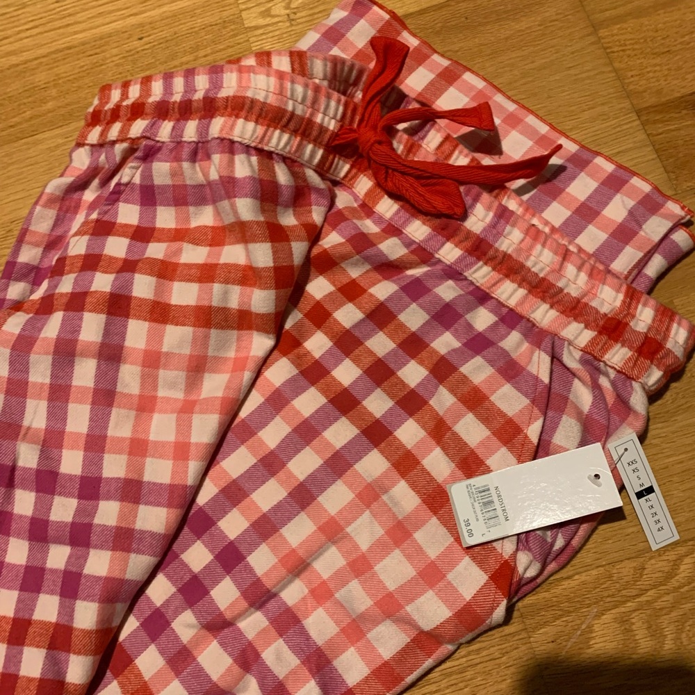 flannel pajamas pants size L NEW
Nordstrom MSRP $39.00

Side pockets
Cute color